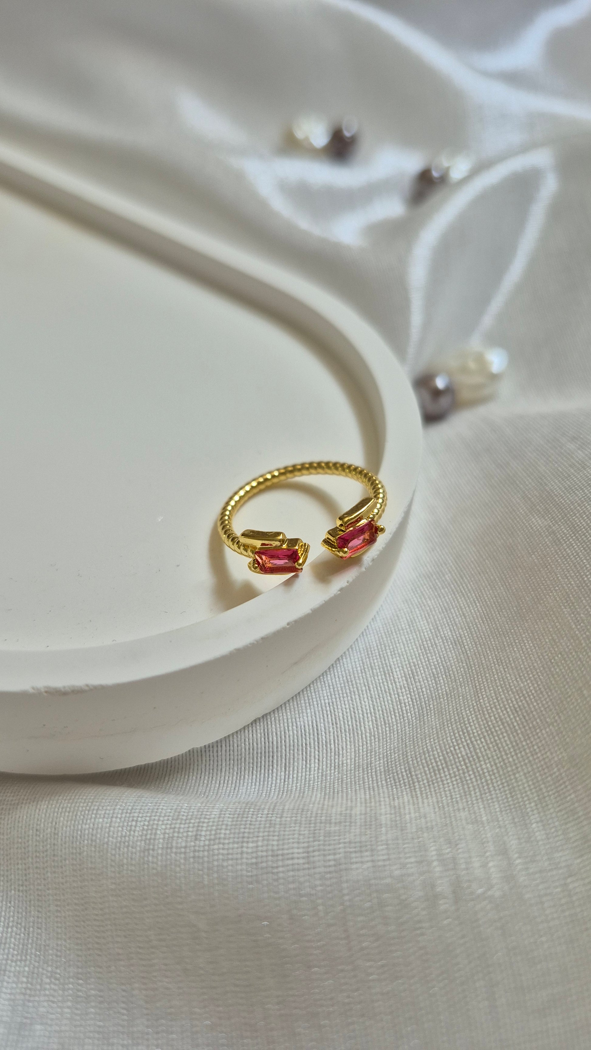 Pembe Taşlı Gold Yüzük